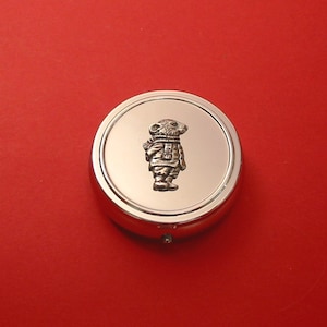 Ratty Pewter Motif on Round Mint / Pill Box - Wind in the Willows Gift - Wedding Anniversary Christmas Gift
