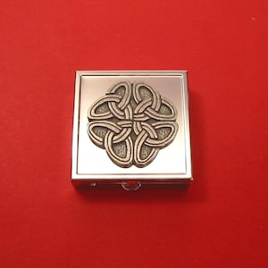 Pastillero pequeño con diseño de nudo celta, cuadrado, cromado, menta/para medicinas y vitaminas, regalo de aniversario para el Día de la Madre.