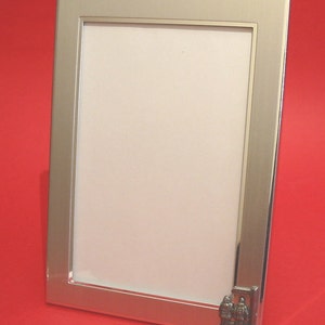 Footpath Sign Design Portrait Picture Frame 6&quot; x 4&quot; With Hand Cast Pewter Motif Hiking Rambling Walking Gift