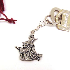 Witch Design Pewter Keyring - Witch Keychain - Witch Gift - Witch Charm - Halloween Keyring - Spooky Gift - Witchcraft Gifts