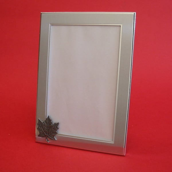 Maple Leaf Picture Photo Frame Portrait 6" x 4"  With Hand Cast Pewter Motif Canadian Enthusiast Gift