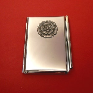Tudor Rose Chrome Notebook - Pen Card Holder Notepad Note Book Mum Dad English Flower Anniversaire Mariage Cadeau de Noel