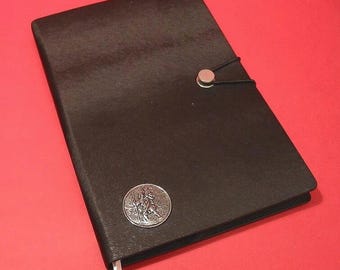 St Christopher Hand gegossen Pewter Motiv auf A5 Schwarz Journal Notebook Reise Geschenk Weihnachtsgeschenk