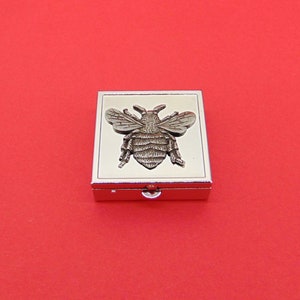 Bumble Bee Design Quadratisch Chrom Mint / Pillendose - Kleine Trinket Box - Pillendose für Medizin Vitamine - Hummel Geschenk - Mama Weihnachtsgeschenk