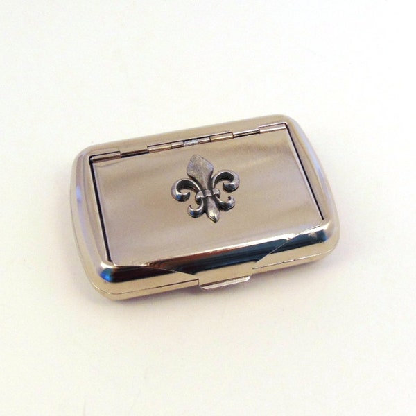 Fleur de Lis Design Chrome Tobacco Tin - Keepsake Trinket Tin Box - Fleur de Lis Gift - Father's Day Kerstcadeau