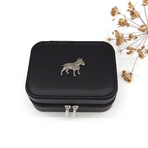 Portagioie da viaggio con motivo Bull Terrier inglese su sfondo nero / Accessorio da viaggio / Elegante portagioie / Regalo per lui o per lei con Bull Terrier inglese