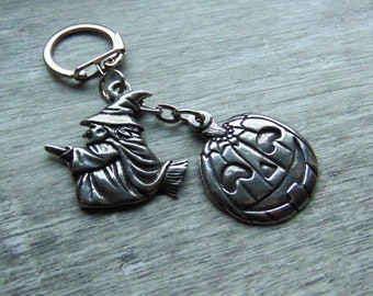 Witch and Pumpkin Keyring, Pewter Motifs, Halloween Keychain, Witch Keyring, Halloween Gift, Fall Thanksgiving Gift