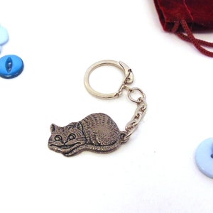 Cheshire Cat Design Pewter Keyring - Cheshire Cat Keychain - Cheshire Cat Charm - Alice in Wonderland Gift - Mum Dad Christmas Gift