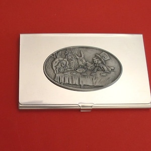 Porta carte cromato The Mad Hatter's Tea Party con motivo in peltro fuso a mano, regalo Alice nel paese delle meraviglie, regalo per insegnante di inglese, regalo di Natale