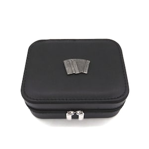 Accordéon piano sur boîte à bijoux de voyage noire / Cadeau accordéon / Accessoire de voyage / Boîte à bijoux élégante / Cadeau musique folk pour lui ou elle