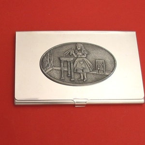 Alice au pays des merveilles « Drink Me » Chrome titulaire de la carte avec la main fonte étain Motif littéraire professeur d’anglais cadeau Noël cadeau