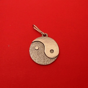 Yin and Yang Pewter Zipper Pull Bag Purse Charm Wellbeing Peace Gift Mum Dad Birthday Wedding Stocking Filler Christmas Gift