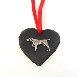 Kortharige Duitse aanwijzer ontwerp natuurlijke leisteen hart - 2025 kerstornament - hond huisdecor - aanwijzer cadeau - moeder kerst huwelijkscadeau