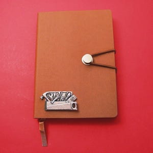 Cuaderno A6 color canela con diseño de caja de herramientas - Regalo para constructor, ingeniero y mecánico - Diario de escritura - Regalo para el Día del Padre y Navidad imagen 1
