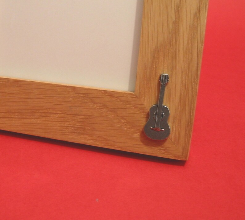 Acoustic Guitar Design Real Oak Picture Frame 4 x 6 With Hand Cast Pewter Motif Rock Pop Musician Music Gift