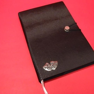 Komedie tragedie maskers handgegoten tinnen motief op A5 Black Journal - Theater notebook cadeau - Drama leraar cadeau - kerstcadeau moeder