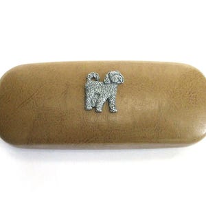 Brillenetui aus hellbraunem PU-Leder mit Cockapoo-Motiv – Geschenk für Cockapoo-Fans – Geschenk für Cockapoo-Mama – Geschenk für Cockapoo-Besitzer – Geburtstagsgeschenk für Papa – Weihnachtsgeschenk