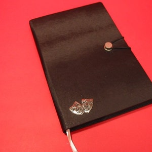Comédie tragédie masques moulés à la main motif en étain sur journal noir A5 - cadeau carnet de théâtre - cadeau professeur d'art dramatique - cadeau de Noël pour maman