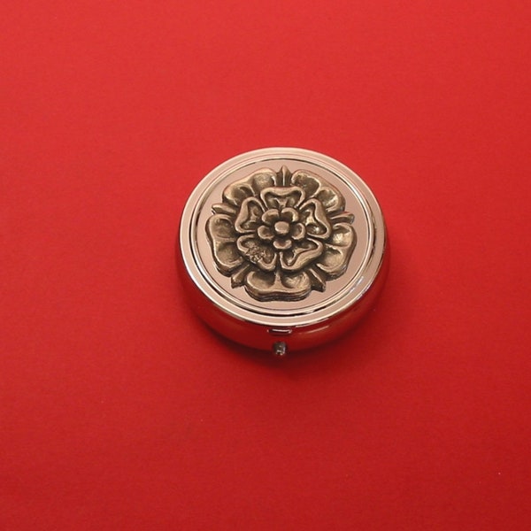 Tudor Rose Pewter Motif sur Round Chrome Mint / Pill Box Mère Père Anglais Fleur Saint-Valentin Cadeau de Noel