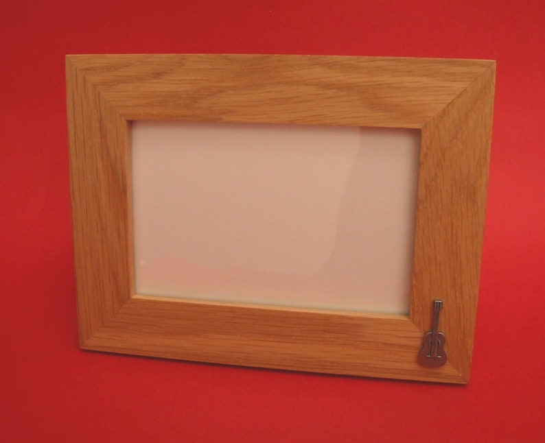Acoustic Guitar Design Real Oak Picture Frame 4 x 6 With Hand Cast Pewter Motif Rock Pop Musician Music Gift
