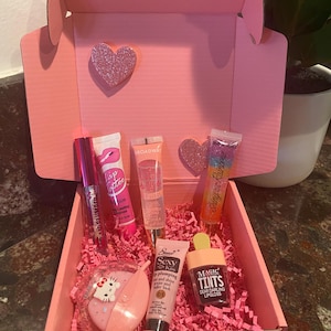 Makeup lip gloss lip balm lippies glitter HK kitty box beauty