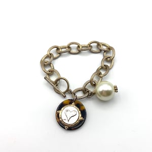 Gold Tone Chain Link Faux Tortoise Shell Heart Charm Pearl Bracelet Toggle Clasp