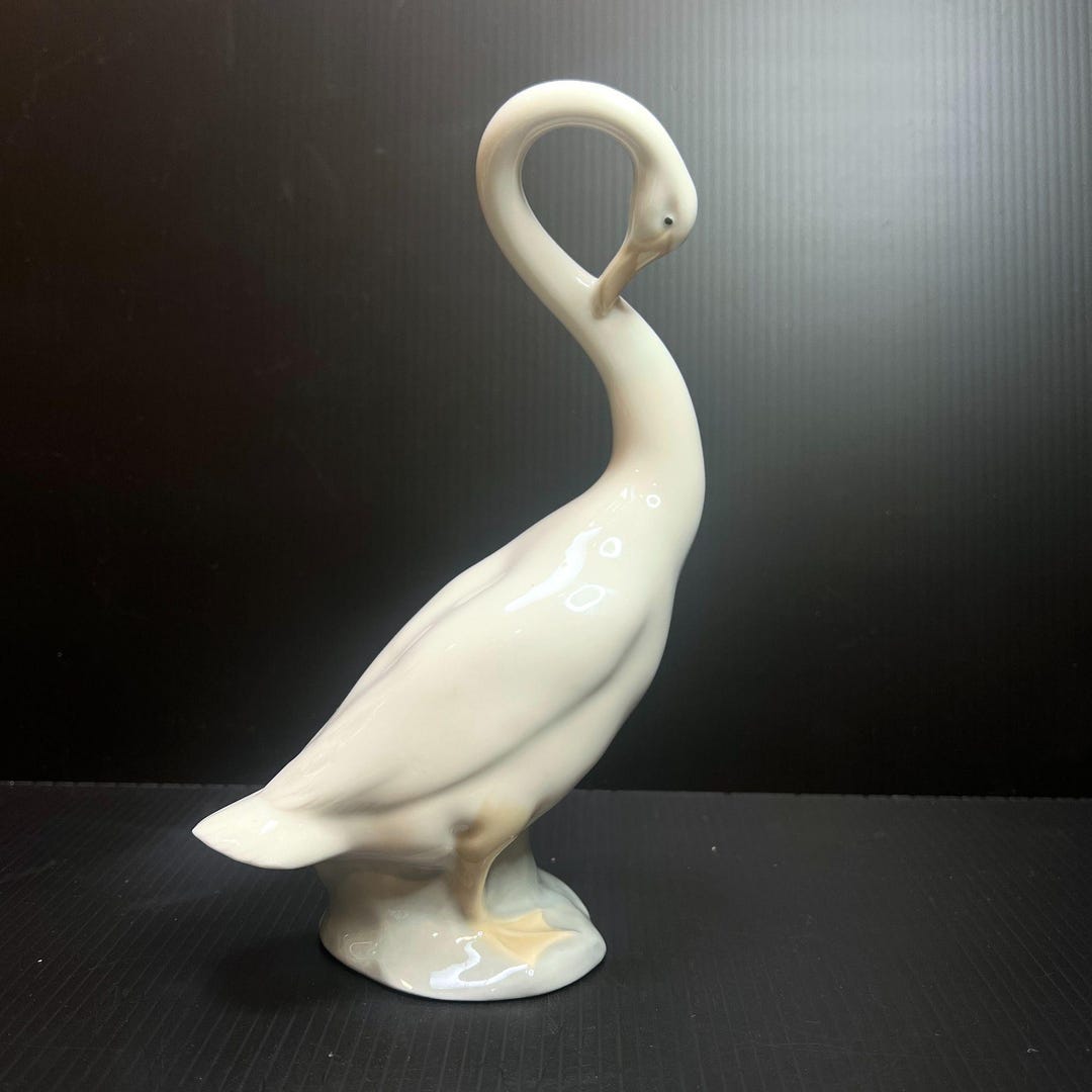 ナオ リヤドロ ダイサ 白鳥の置物 細長い首の鳥 白磁 高さ8インチ