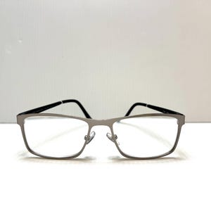 Design Optics Foster Grant Rektangulära Läsglasögon +2.50 Dioptri Silverbågar Svarta Skarvar