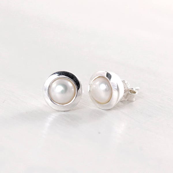 Boucles d'oreilles perle blanche en argent massif Boucles d'oreilles clous en perle d'eau douce Bijou moderne