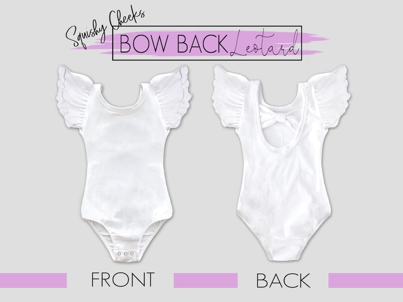 Pode incluir: Macac&atilde;o branco com mangas bufantes e um la&ccedil;o nas costas. O macac&atilde;o &eacute; chamado de "Squishy Cheeks Bow Back Leotard".