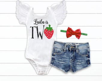 Traje de 2º cumpleaños de fresa, dos dulces camisas de cumpleaños, cumpleaños de tarta de fresa, traje de cumpleaños personalizado, traje de 2º cumpleaños