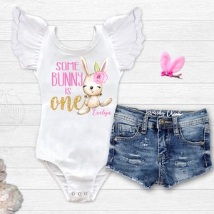 Bunny Birthday Outfit Girls Birthday Outfit Some Bunny is One Outfit Personnalisé Pâques Anniversaire Chemise de Pâques Monogrammé Easter Outfit image 1