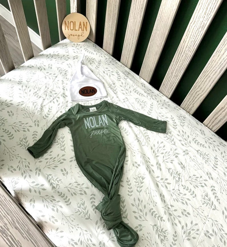 Tenue en bambou pour nouveau-né pour bébé garçon, robe nouée personnalisée pour bébé garçon, tenue pour nouveau-né, monogramme, prénom, bonnet, tenue pour le retour à la maison image 4