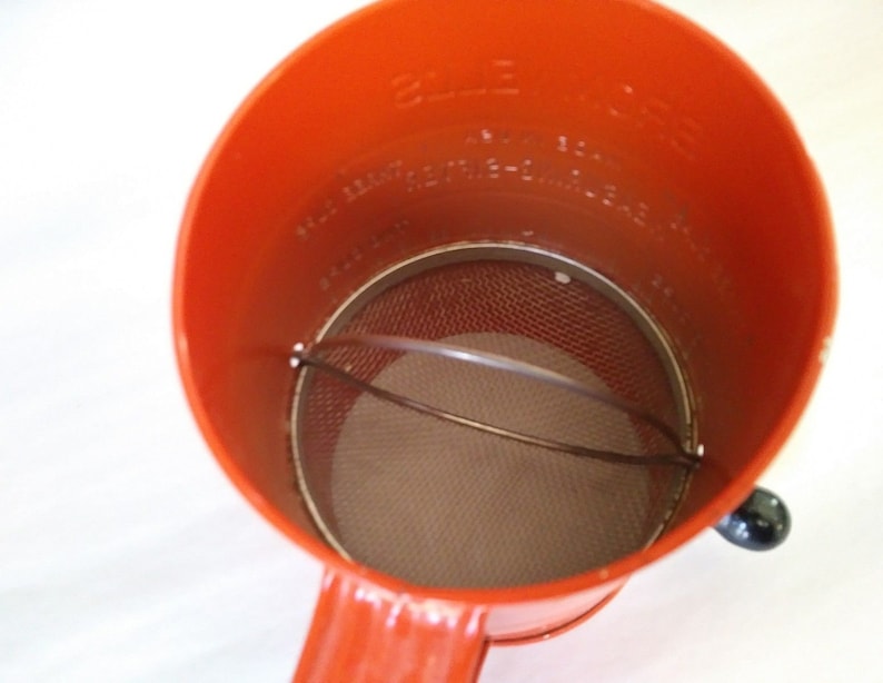 Vintage Bromwell/'s 3-Cup Sifter~ Orange with Black Knob~ FREE SHIP