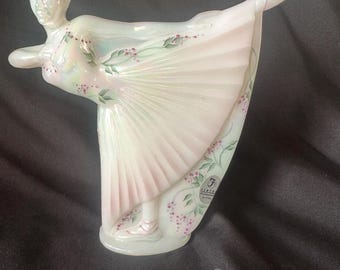 Figura de bailarina iridiscente Fenton, pieza rara ~ Etiqueta metalizada, firmada por el artista ~ En perfecto estado. ENVÍO GRATIS.