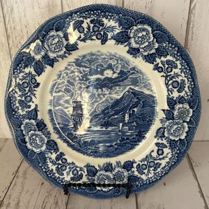 Royal Warwick Lochs of Scotland &quot;LOCH OICH&quot; 9.75&quot; Very Good Condition~ Flow Blue~ FREE Shipping