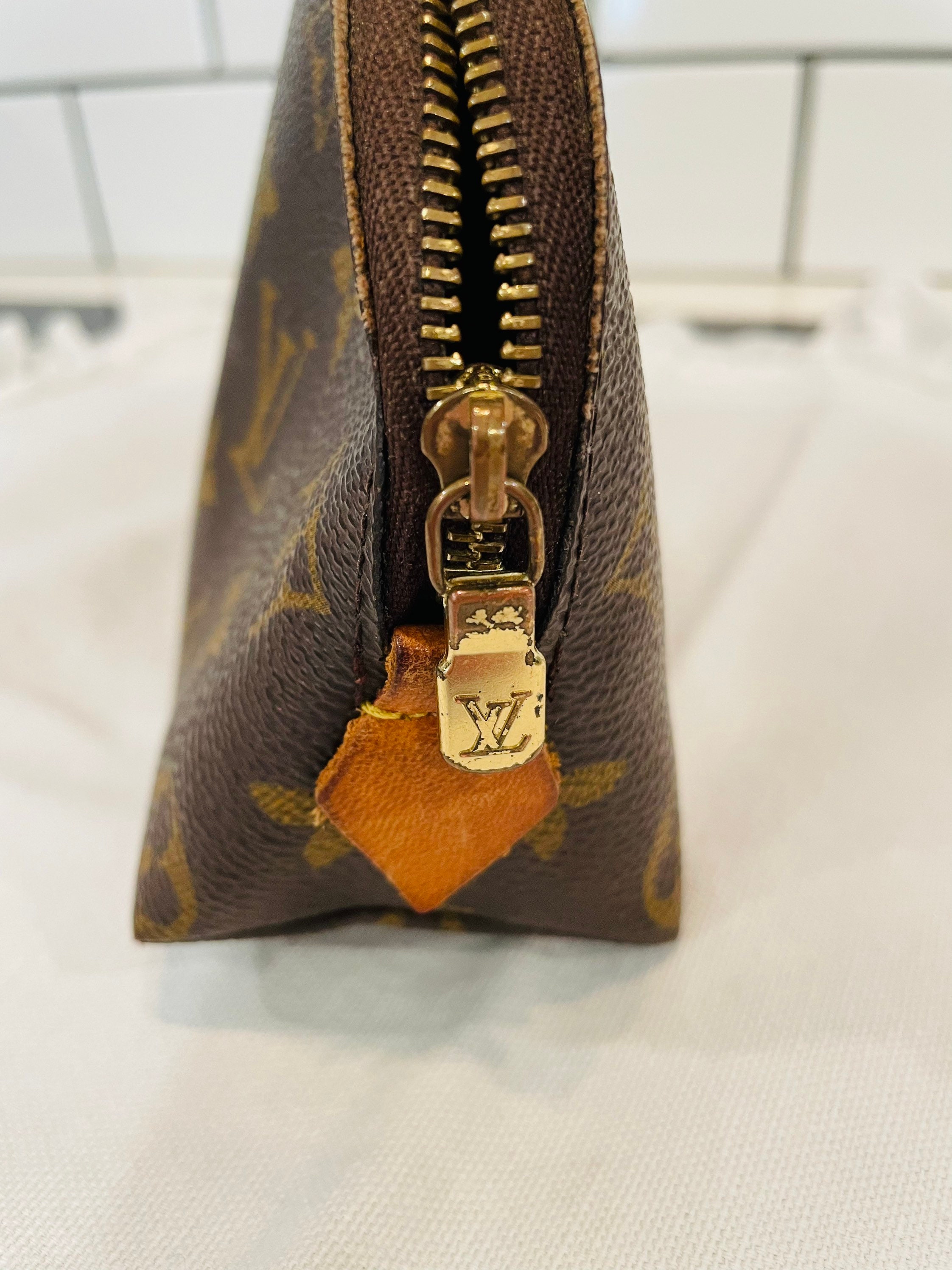Louis Vuitton inspired makeup brush holder. Decal in metallic gold