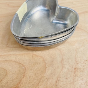 Vintage Baking Pan- Heart- Vintage cake tin- Kitchen Decor- Valentines Decor- Metal Cake Pan- Baking- Cooking- Cook- Jello Molds