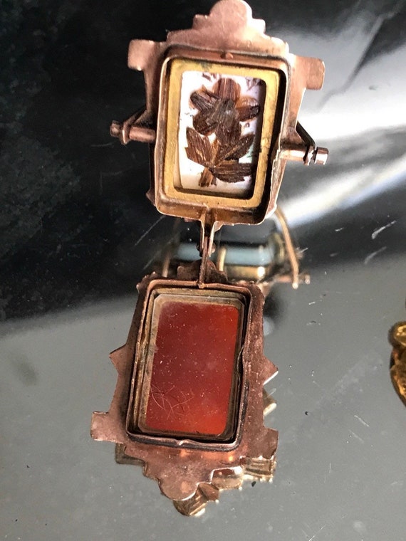 Double sided 9ct gold locket with carnelian and on