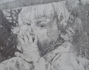 Puede incluir: Un dibujo a lápiz en blanco y negro de un niño pequeño mirando por una ventana. El niño lleva una chaqueta y tiene la mano sobre la boca. El dibujo está hecho en un estilo realista y captura la inocencia y la maravilla del niño.