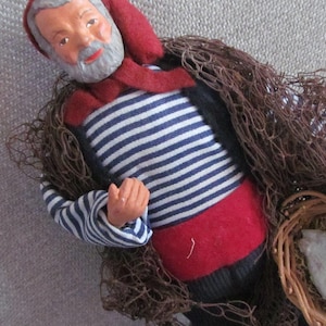 Muñeco Santon de Provenza de 10" pescador con cesta de pescado manos de terracota ropa hecha a mano pesebre vendedor de pescado Carbonel