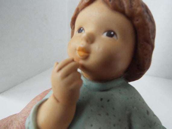 Goebel Nina Marco Limpke Porcelain Child Figurine Flower Bouquet
