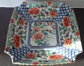 vintage Japanese Imari chrysanthemum  bowl plate hand painted scalloped edge gold accents  oriental porcelain blue white china