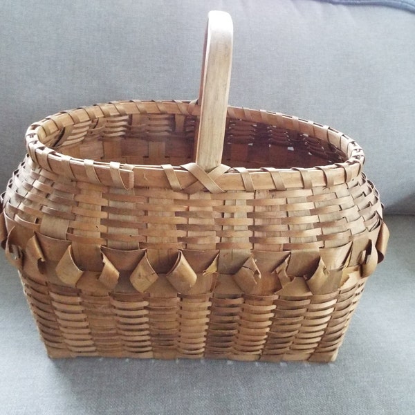 large antique Winnebago Indian woven white ash splint wicker carved handle  basket Native American 15x 11"x16" signed Chief Thunder"