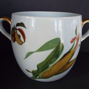 English Royal Worcester Evesham 1961 bean pot  no lid  6 3/4"