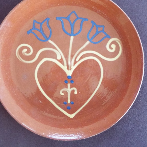 9" redware slipware hand crafted plate tulips heart Pennsylvania Dutch German folk art Valentine's day