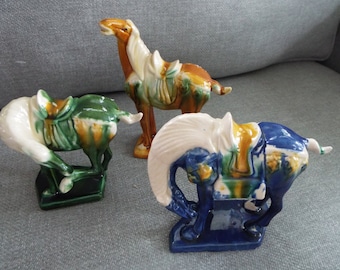 set of 3 Chinese Tang figure war horses Sancai glaze  5"  figurine statue signed 20th century  reproductions Chinoiserie