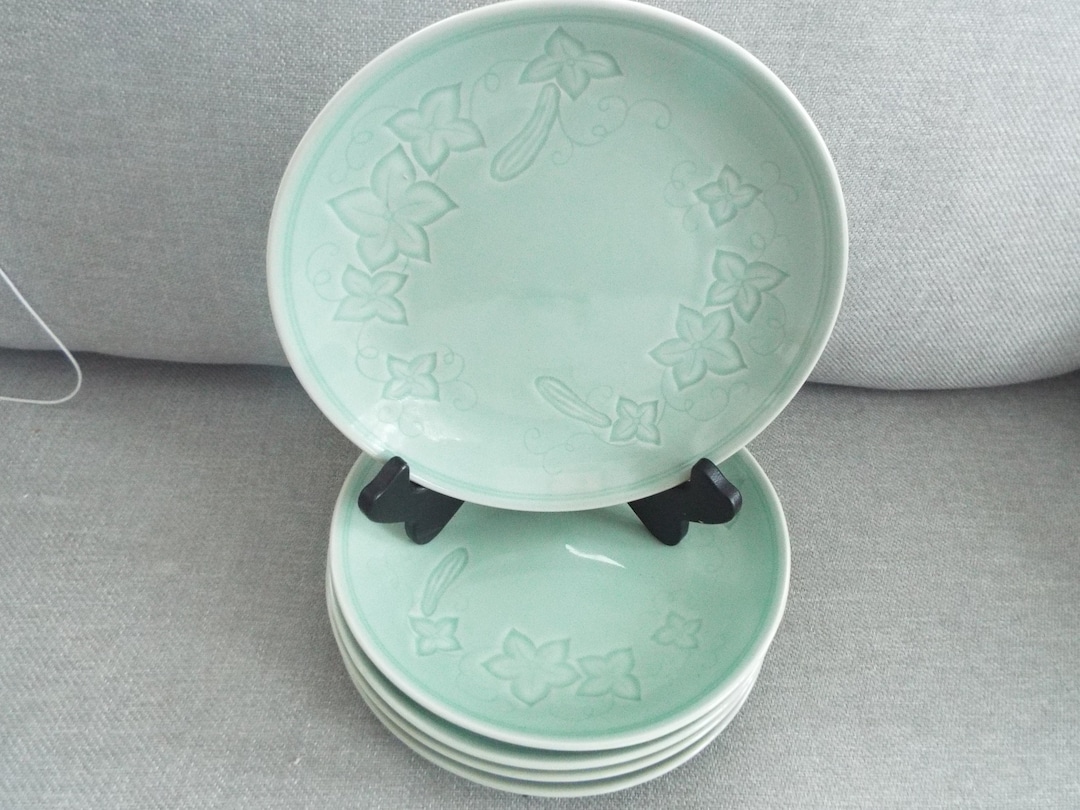 set-of-5-vintage-korean-celadon-floral-dinner-plates-han-san-ceramics