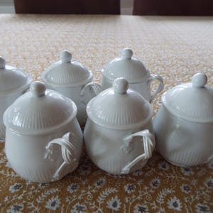 set of 6 Mottahedeh creme de pots Italian porcelain  custard cups with lid twisted handle  pot du creme Bassano  Like new replacement