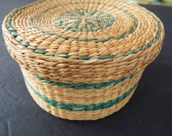 5.5"  Asian Chinese sweetgrass woven  multi color sewing  basket  with lid  green cloth lining with ribbon